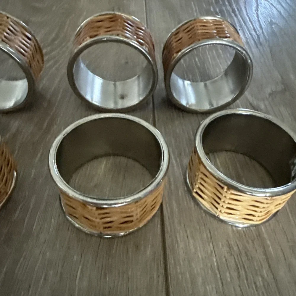 Set of 8 Everhome‎ Woven Aluminum Napkin Ring in Silver/Natural